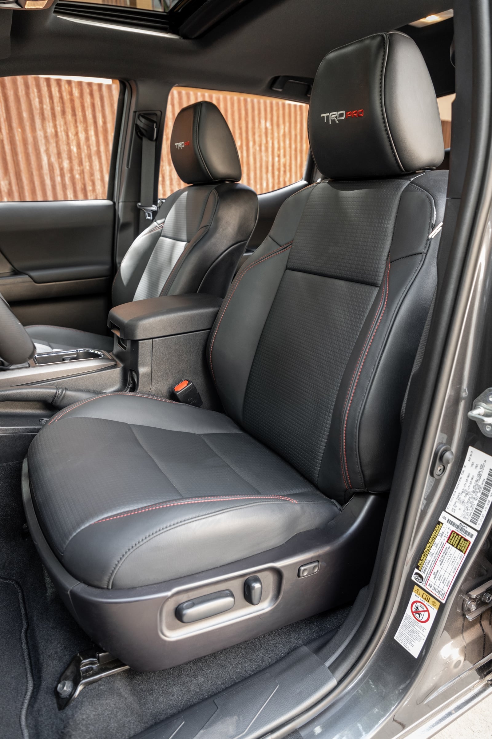 This image has an empty alt attribute; its file name is 20_Tacoma_TRD_Pro_Magnetic_Gray_12.jpg