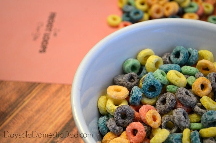 Froot Loops Over You Craft for toddlers #cerealandmilk Froot Loops Over You Craft