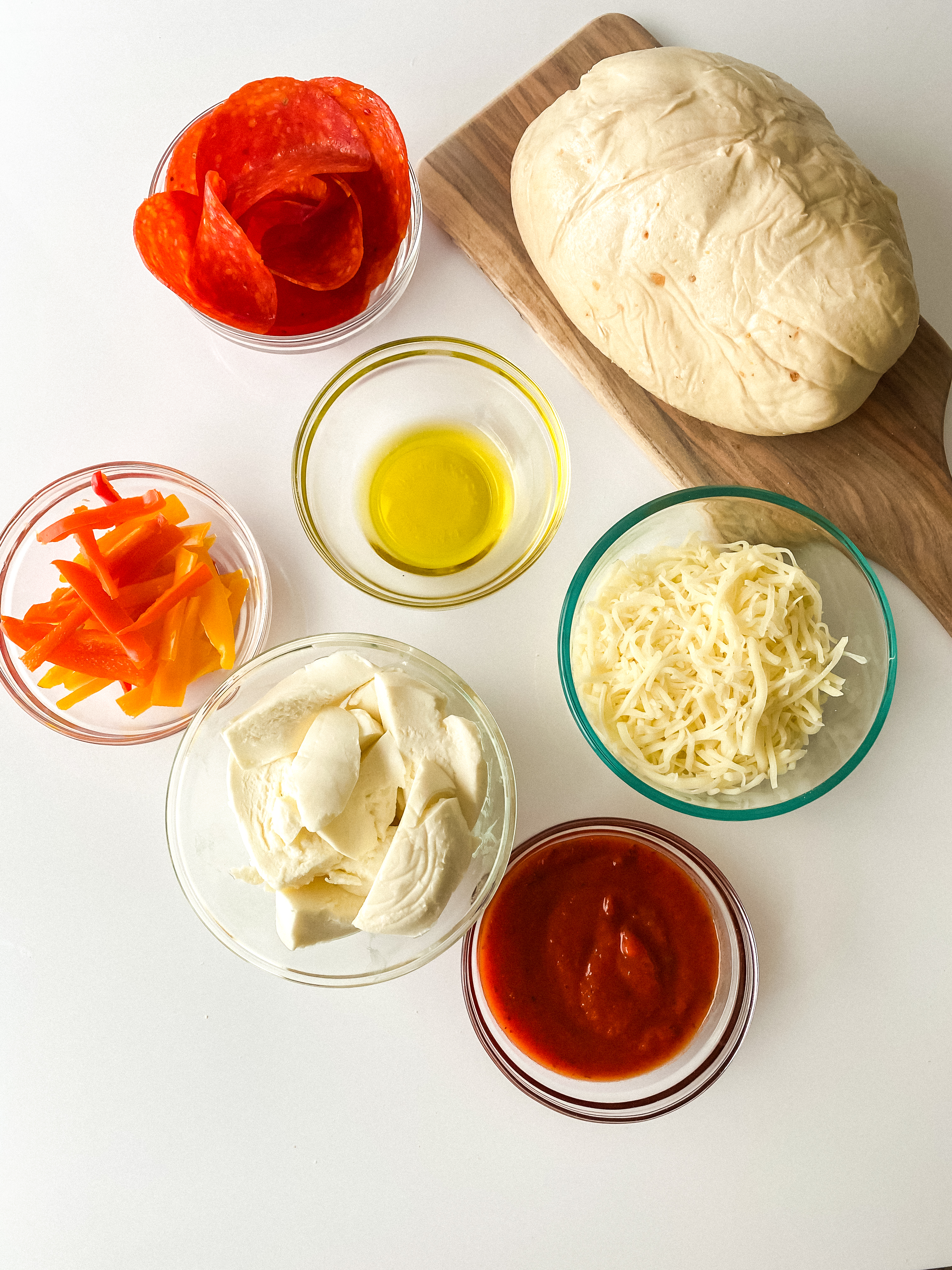 Ingredients for this Stuffed Crust Cast Iron Pizza recipe