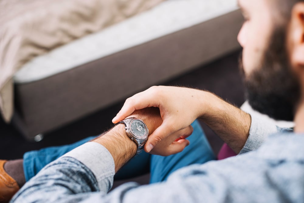 Free photo man checking time on wrist watch
