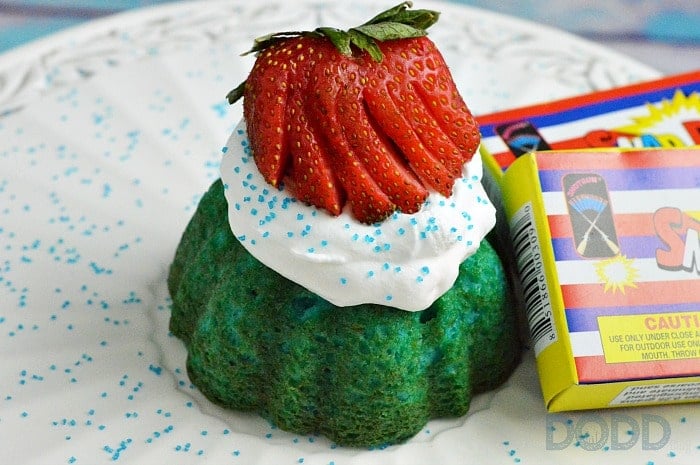 Patriotic Naked Cake Just in Time For July 4th