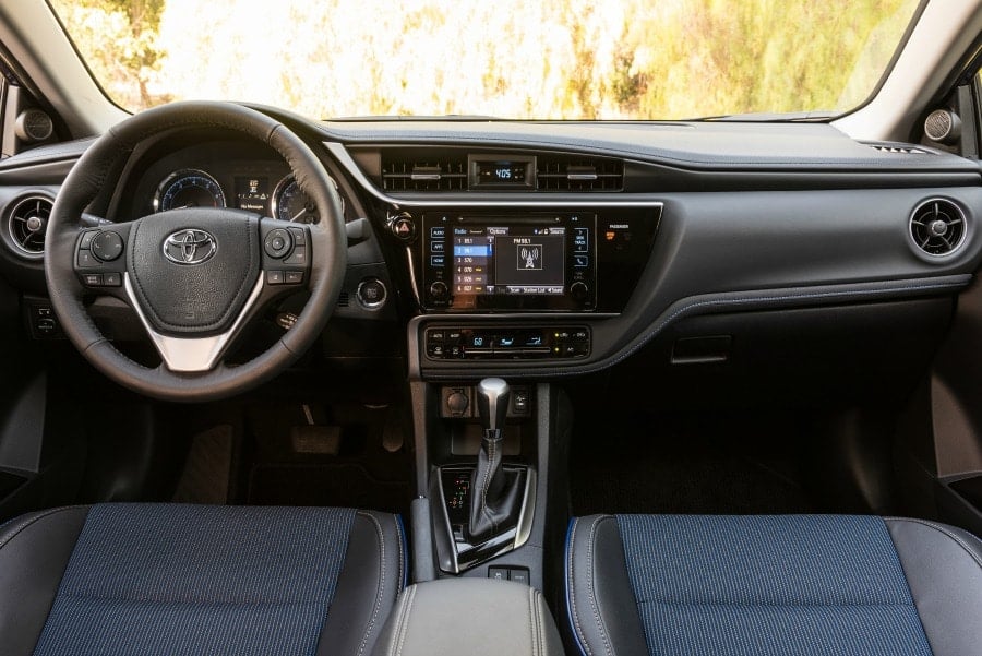 Toyota Corolla SE Roomy Int