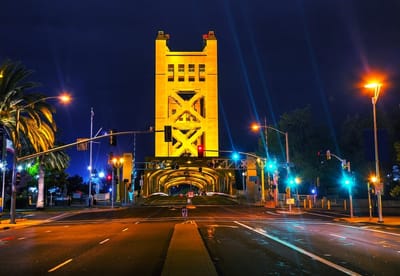Golden Gates drawbridge in Sacramento at the night time