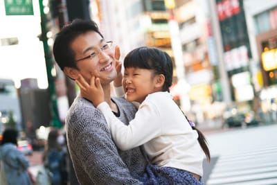 Discover the meaning of the word "Dad" in Korean, and learn how to say it yourself!