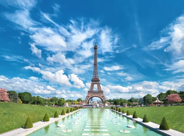 6 Useful Paris Travel Tips for First-Time Travelers