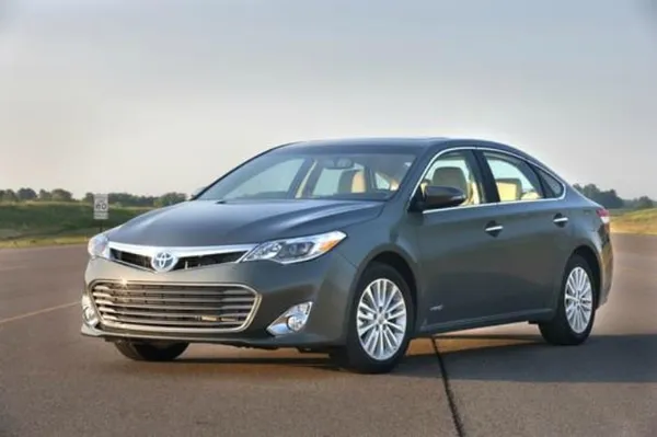 Toyota Avalon Hybrid Side