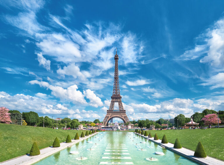 6 Useful Paris Travel Tips for First-Time Travelers